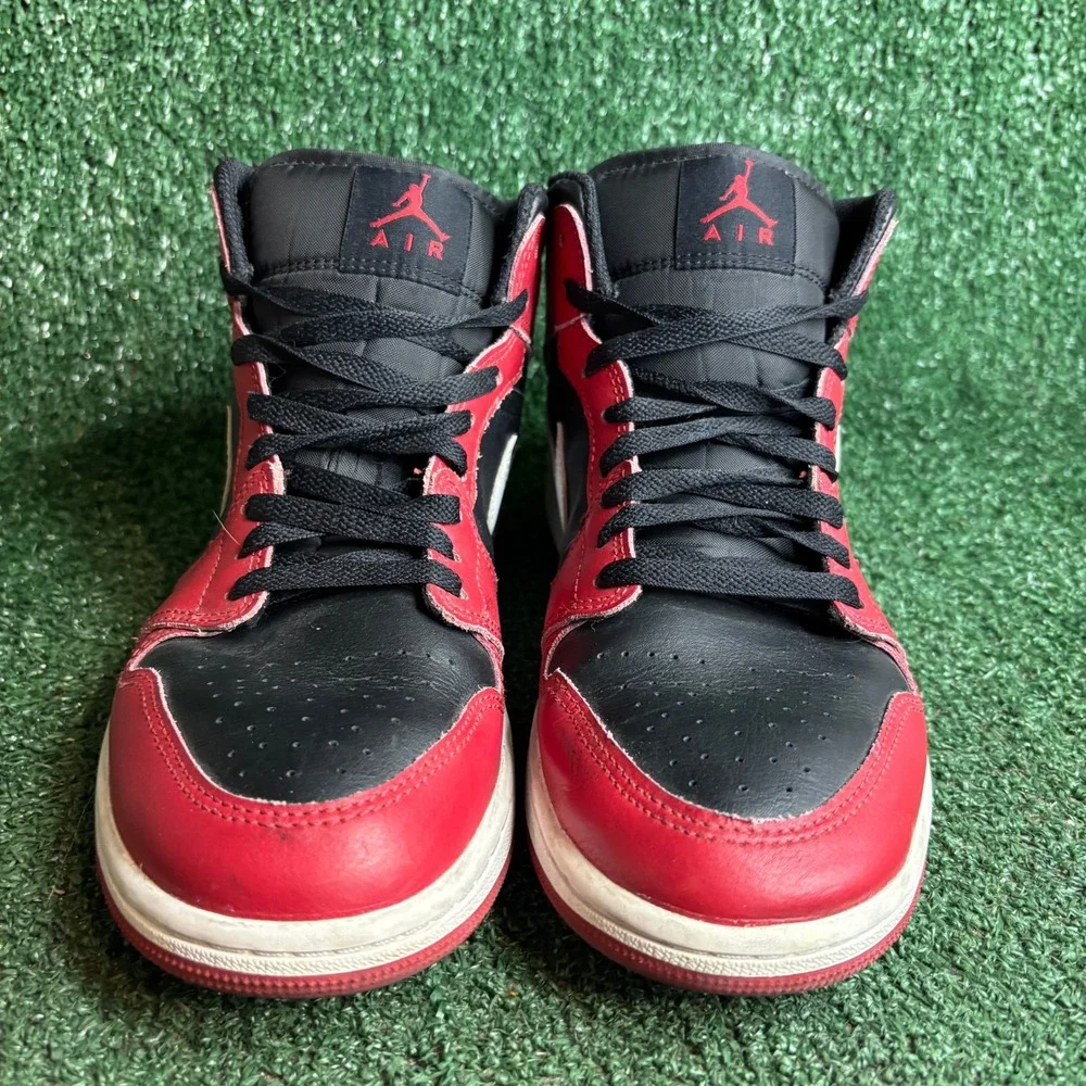 Jordan 1 Mid Bred Toe DQ8426-061 Leather Athletic Sneaker Gym Red Black Mens 8.5